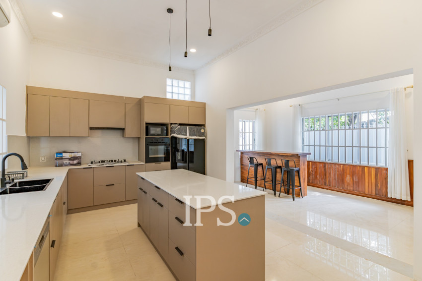 4 Bedroom Villa For Rent - Tonle Bassac, Phnom Penh