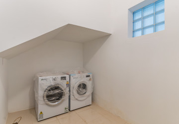 4 Bedroom Villa For Rent - Tonle Bassac, Phnom Penh thumbnail