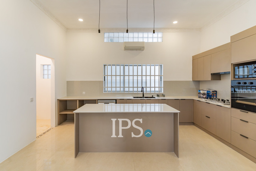 4 Bedroom Villa For Rent - Tonle Bassac, Phnom Penh