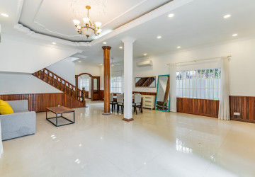 4 Bedroom Villa For Rent - Tonle Bassac, Phnom Penh thumbnail