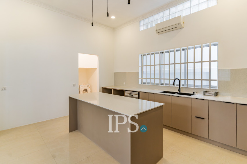 4 Bedroom Villa For Rent - Tonle Bassac, Phnom Penh
