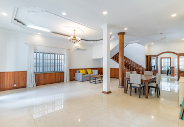4 Bedroom Villa For Rent - Tonle Bassac, Phnom Penh thumbnail