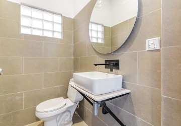 4 Bedroom Villa For Rent - Tonle Bassac, Phnom Penh thumbnail