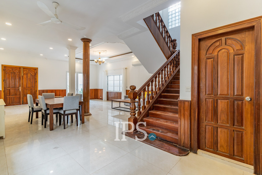 4 Bedroom Villa For Rent - Tonle Bassac, Phnom Penh