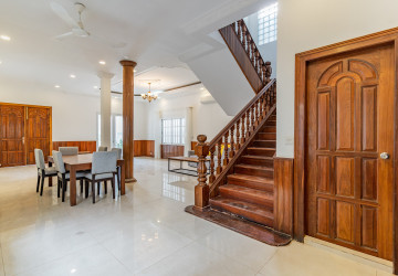 4 Bedroom Villa For Rent - Tonle Bassac, Phnom Penh thumbnail