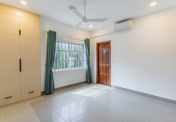 4 Bedroom Villa For Rent - Tonle Bassac, Phnom Penh thumbnail