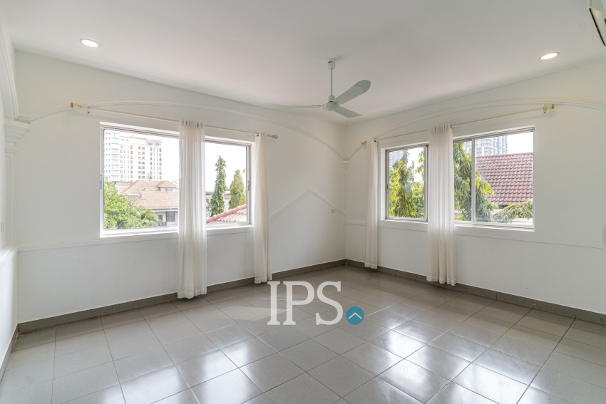 4 Bedroom Villa For Rent - Tonle Bassac, Phnom Penh