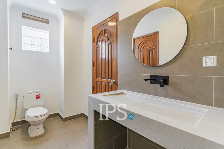 4 Bedroom Villa For Rent - Tonle Bassac, Phnom Penh