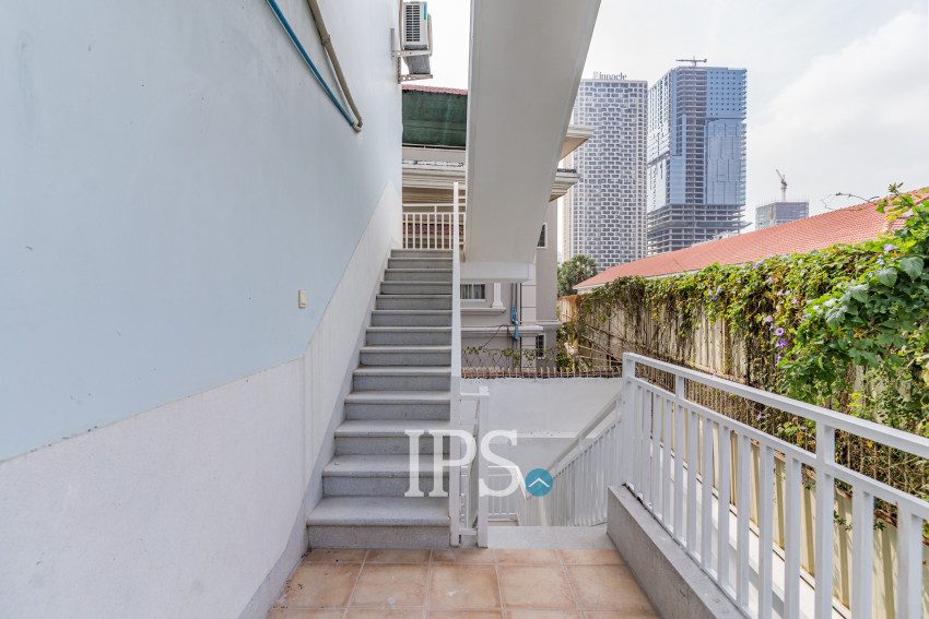 4 Bedroom Villa For Rent - Tonle Bassac, Phnom Penh
