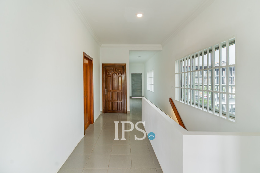 4 Bedroom Villa For Rent - Tonle Bassac, Phnom Penh