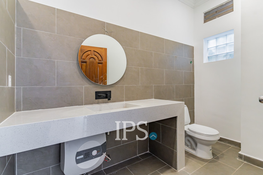 4 Bedroom Villa For Rent - Tonle Bassac, Phnom Penh
