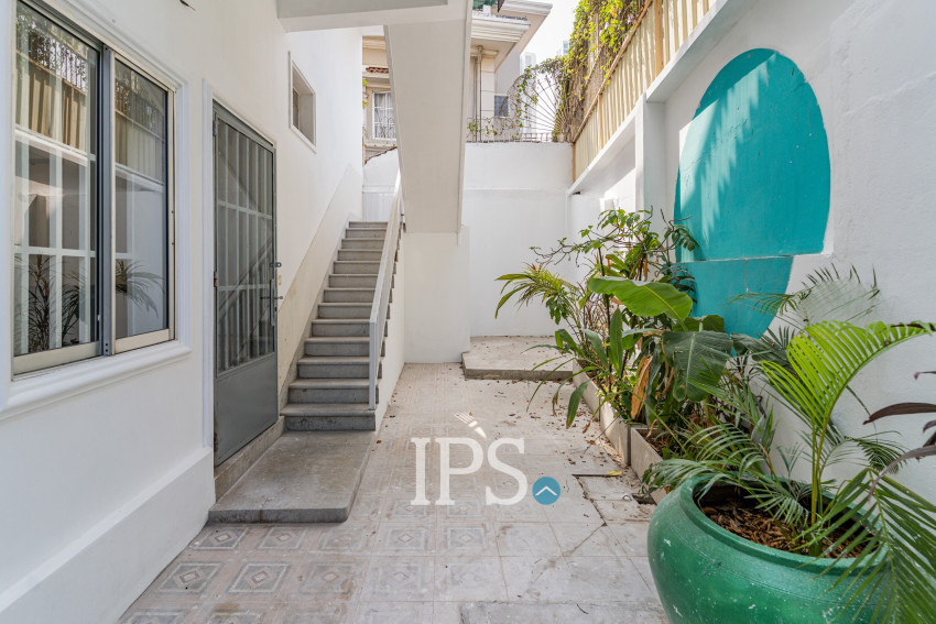 4 Bedroom Villa For Rent - Tonle Bassac, Phnom Penh