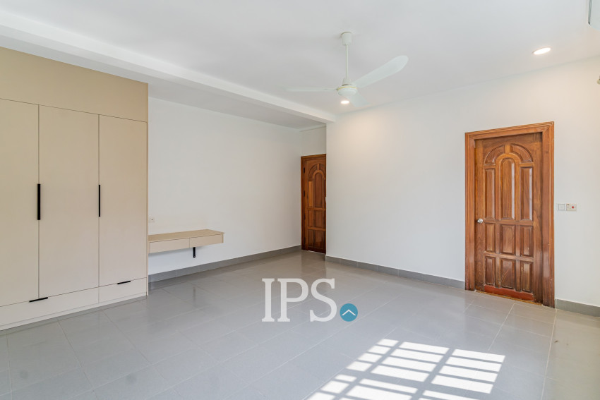 4 Bedroom Villa For Rent - Tonle Bassac, Phnom Penh