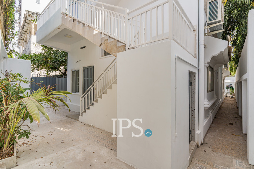 4 Bedroom Villa For Rent - Tonle Bassac, Phnom Penh