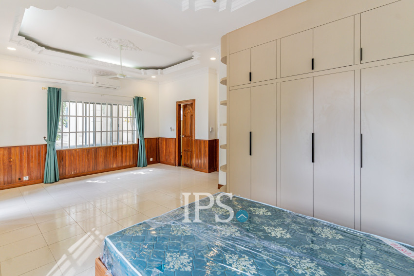 4 Bedroom Villa For Rent - Tonle Bassac, Phnom Penh