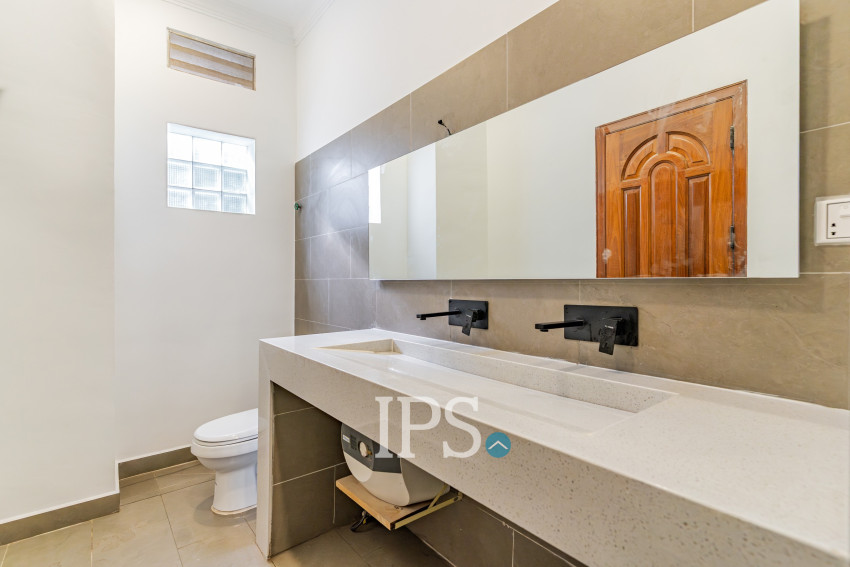 4 Bedroom Villa For Rent - Tonle Bassac, Phnom Penh