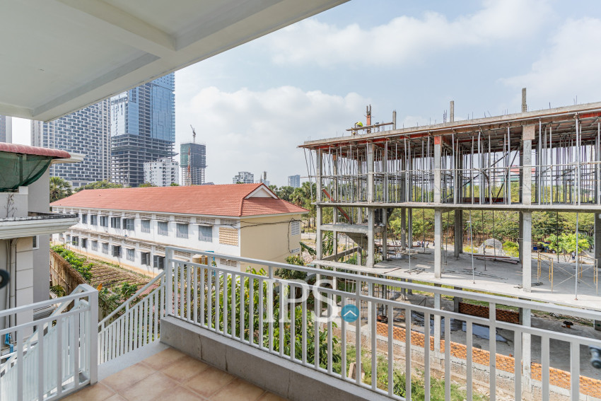 4 Bedroom Villa For Rent - Tonle Bassac, Phnom Penh