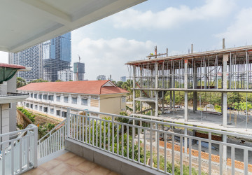 4 Bedroom Villa For Rent - Tonle Bassac, Phnom Penh thumbnail