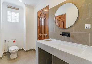 4 Bedroom Villa For Rent - Tonle Bassac, Phnom Penh thumbnail