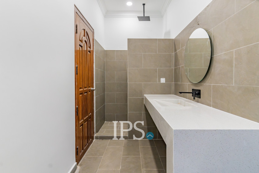 4 Bedroom Villa For Rent - Tonle Bassac, Phnom Penh