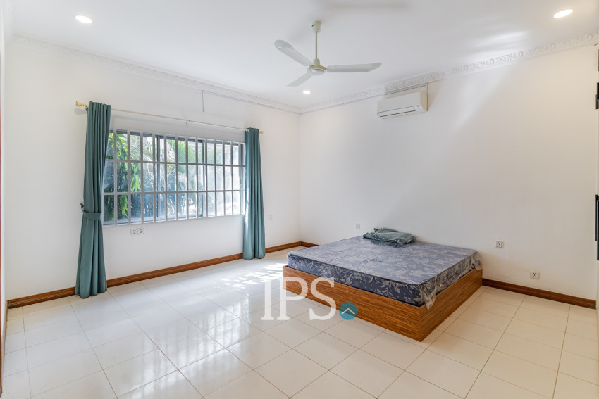 4 Bedroom Villa For Rent - Tonle Bassac, Phnom Penh