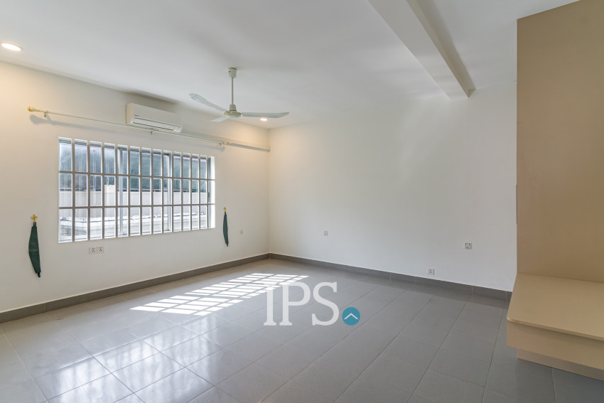 4 Bedroom Villa For Rent - Tonle Bassac, Phnom Penh