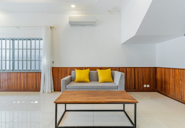 4 Bedroom Villa For Rent - Tonle Bassac, Phnom Penh thumbnail