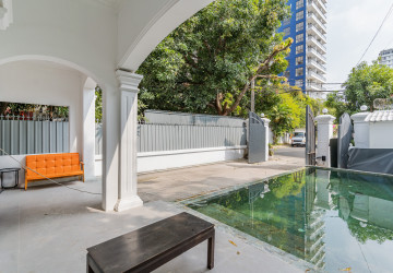 4 Bedroom Villa For Rent - Tonle Bassac, Phnom Penh thumbnail