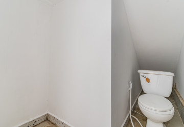 4 Bedroom Villa For Rent - Tonle Bassac, Phnom Penh thumbnail