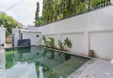 4 Bedroom Villa For Rent - Tonle Bassac, Phnom Penh thumbnail