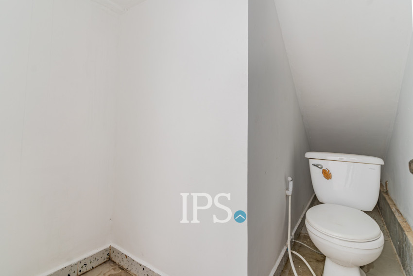 4 Bedroom Villa For Rent - Tonle Bassac, Phnom Penh