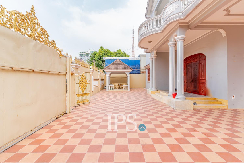 8 Bedroom Commerical Villa For Rent - Boeung Kak 1, Phnom Penh