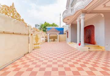 8 Bedroom Commerical Villa For Rent - Boeung Kak 1, Phnom Penh thumbnail