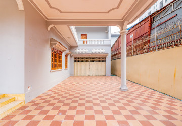 8 Bedroom Commerical Villa For Rent - Boeung Kak 1, Phnom Penh thumbnail