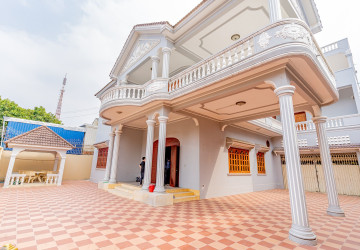 8 Bedroom Commerical Villa For Rent - Boeung Kak 1, Phnom Penh thumbnail