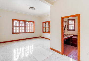 8 Bedroom Commerical Villa For Rent - Boeung Kak 1, Phnom Penh thumbnail