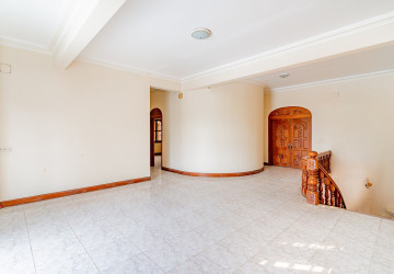 8 Bedroom Commerical Villa For Rent - Boeung Kak 1, Phnom Penh thumbnail