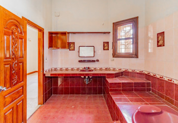 8 Bedroom Commerical Villa For Rent - Boeung Kak 1, Phnom Penh thumbnail