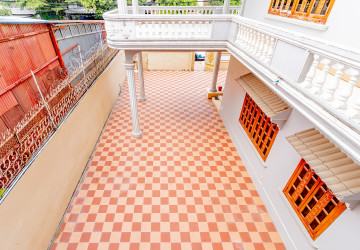 8 Bedroom Commerical Villa For Rent - Boeung Kak 1, Phnom Penh thumbnail