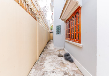 8 Bedroom Commerical Villa For Rent - Boeung Kak 1, Phnom Penh thumbnail