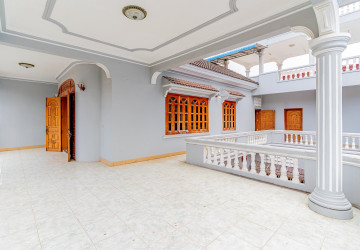8 Bedroom Commerical Villa For Rent - Boeung Kak 1, Phnom Penh thumbnail