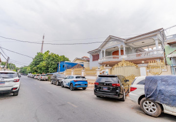 8 Bedroom Commerical Villa For Rent - Boeung Kak 1, Phnom Penh thumbnail
