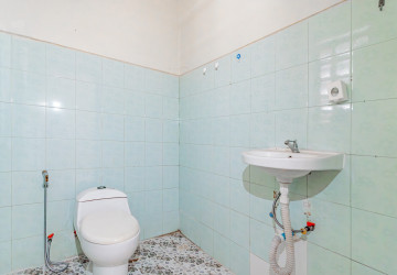 8 Bedroom Commerical Villa For Rent - Boeung Kak 1, Phnom Penh thumbnail