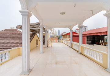 8 Bedroom Commerical Villa For Rent - Boeung Kak 1, Phnom Penh thumbnail
