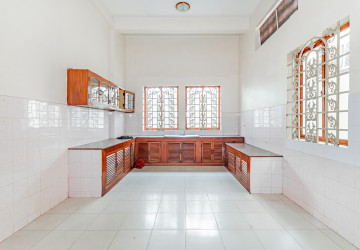 8 Bedroom Commerical Villa For Rent - Boeung Kak 1, Phnom Penh thumbnail