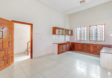 8 Bedroom Commerical Villa For Rent - Boeung Kak 1, Phnom Penh thumbnail