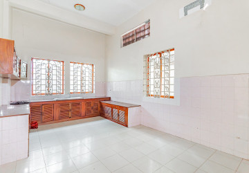 8 Bedroom Commerical Villa For Rent - Boeung Kak 1, Phnom Penh thumbnail