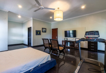 5 Bedroom Villa For Rent - Svay Dangkum, Siem Reap thumbnail