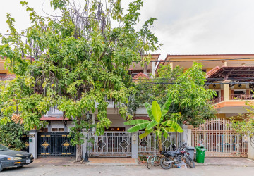 4 Bedroom Twin Villa For Sale - Borey Sopheak Mongkul, Chroy Changvar, Phnom Penh thumbnail