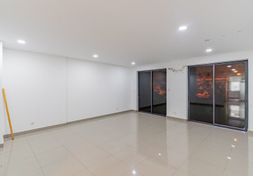 4 Bedroom Shophouse For Rent - Borey Chip Mong 271, Khan Meanchey, Phnom Penh thumbnail